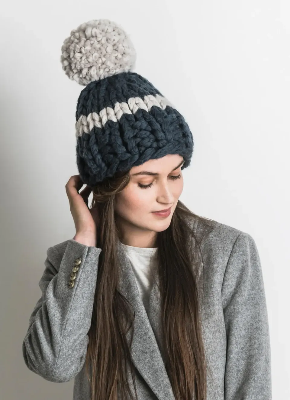 Blue Sky Fibers 201901 Jumbo Pom Mütze Anleitung Gratis