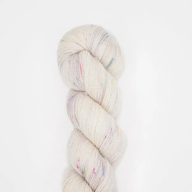 Madelinetosh Envoy Kit Gosia Tuch Strickset Seide-Merino