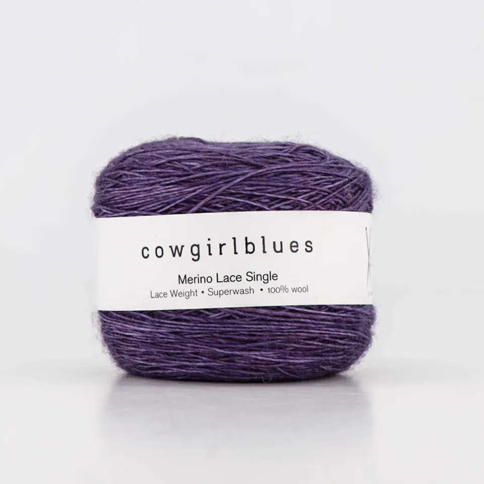 Cowgirlblues Merino Lace Aubergine Lacewolle lila handgefärbt
