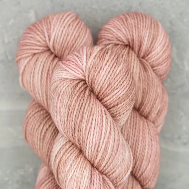Madelinetosh Farm Twist Strickgarn Copper Pink DK