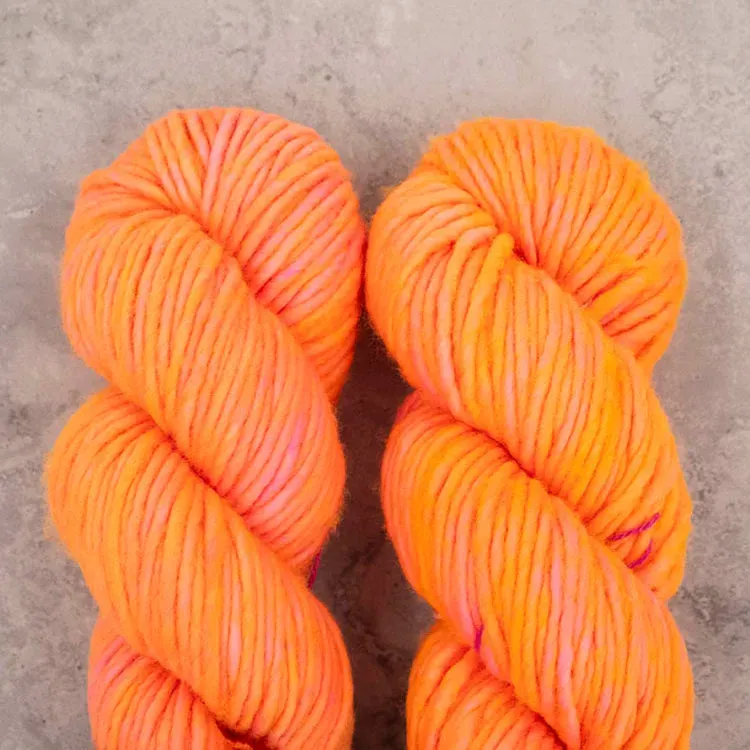 Madelinetosh Biggie Neon Peach Wolle Super Bulky 82m Merino