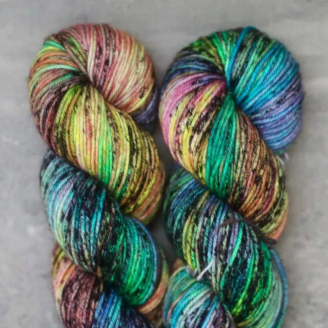 Madelinetosh Farm Twist Electric Rainbow Wolle DK 205m
