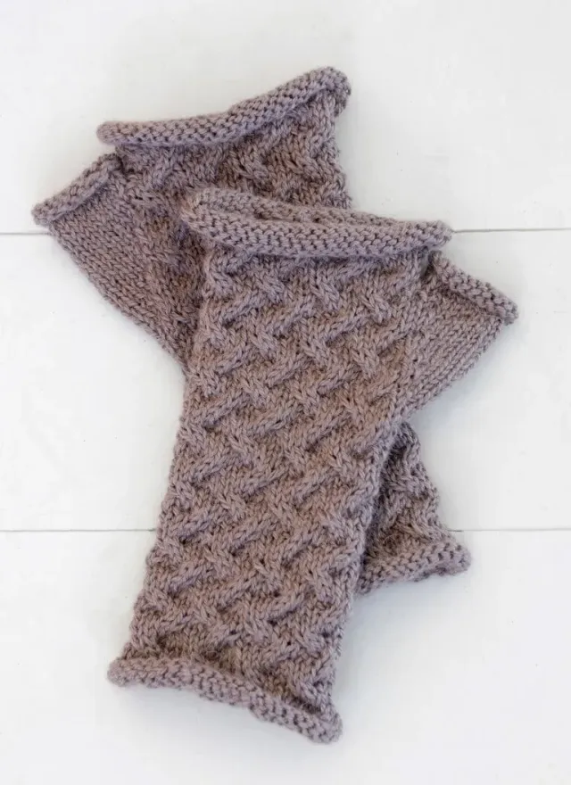 Blue Sky Fibers Classic Series Cabled Mitts T3 Strickanleitung Zopf