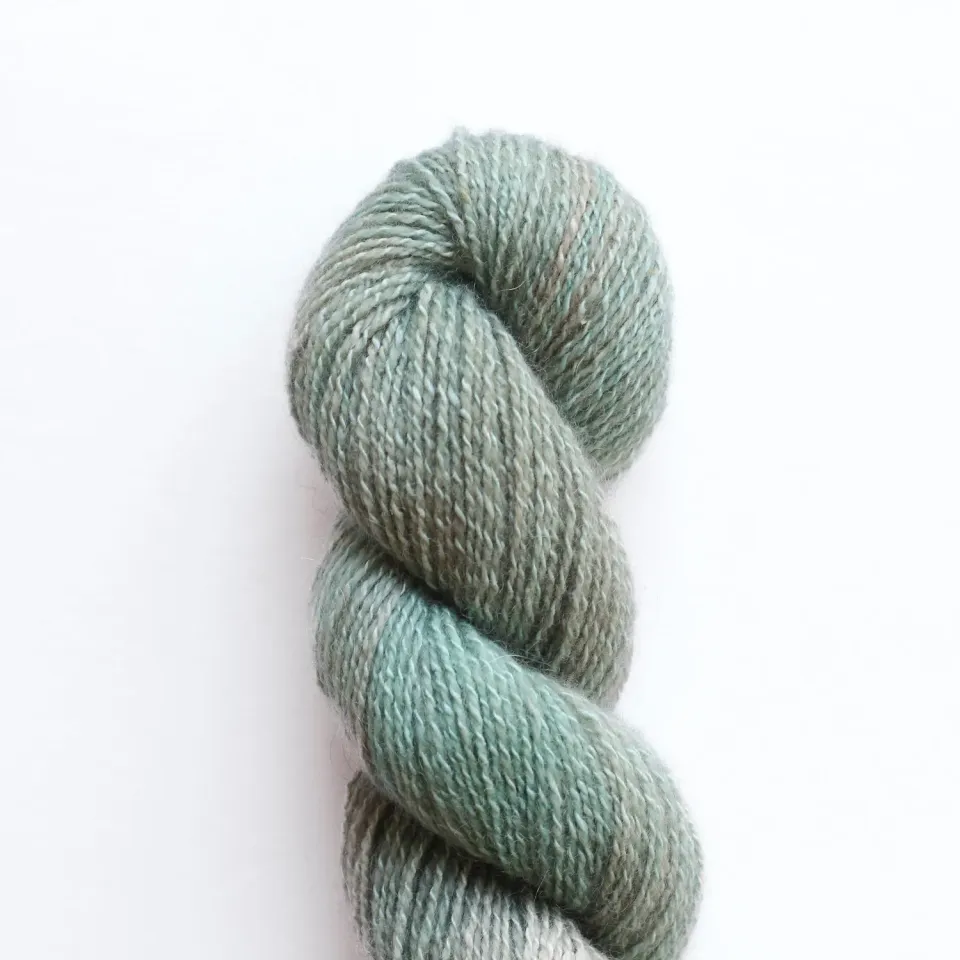 Madelinetosh Tosh Pebble Hosta Blue Wolle Sport
