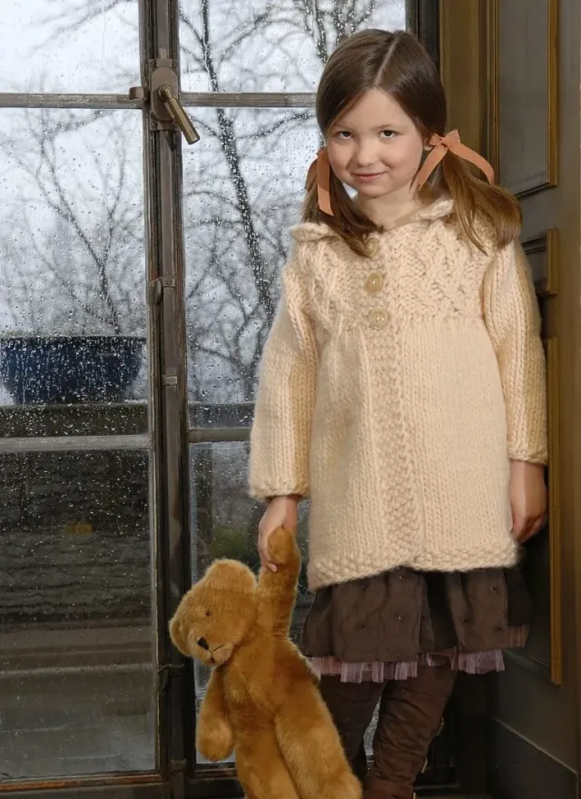 Blue Sky Fibers Classic Girl Smocked Coat Strickanleitung Mädchen