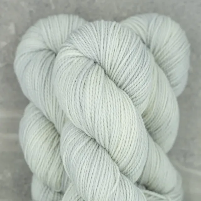 Madelinetosh Farm Twist Farmhouse White Wolle 205m DK