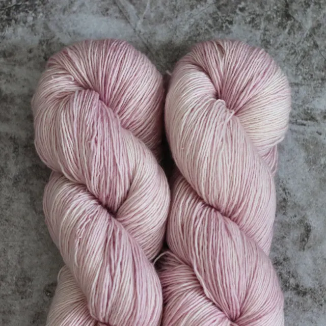 Madelinetosh Tosh Sock Rose Sockenwolle 361m Merino