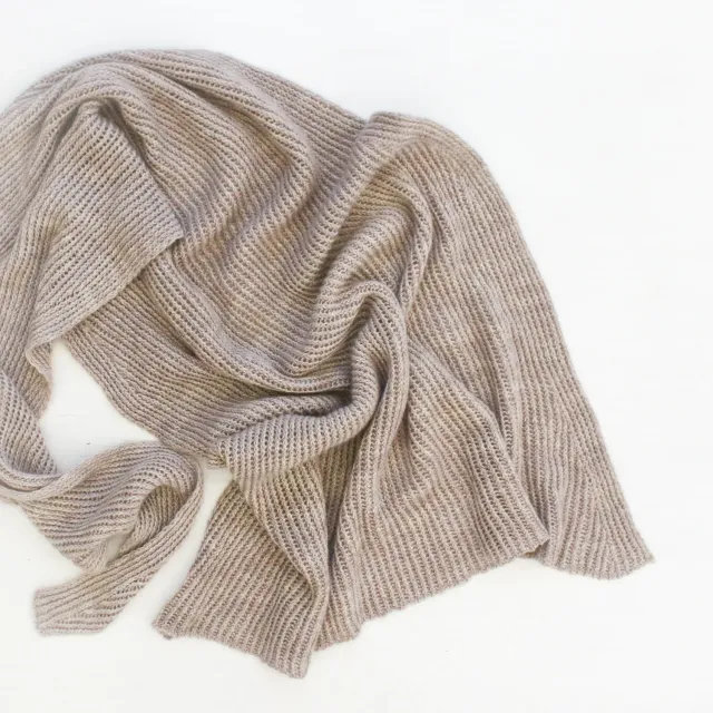 Madelinetosh Peak Scarf Anleitung PDF Schal Zopfrippe