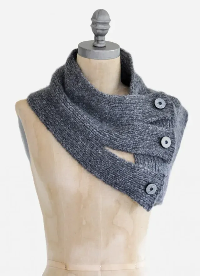 Blue Sky Fibers Classic Series Tri Button Cowl Strickanleitung mit Knöpfen