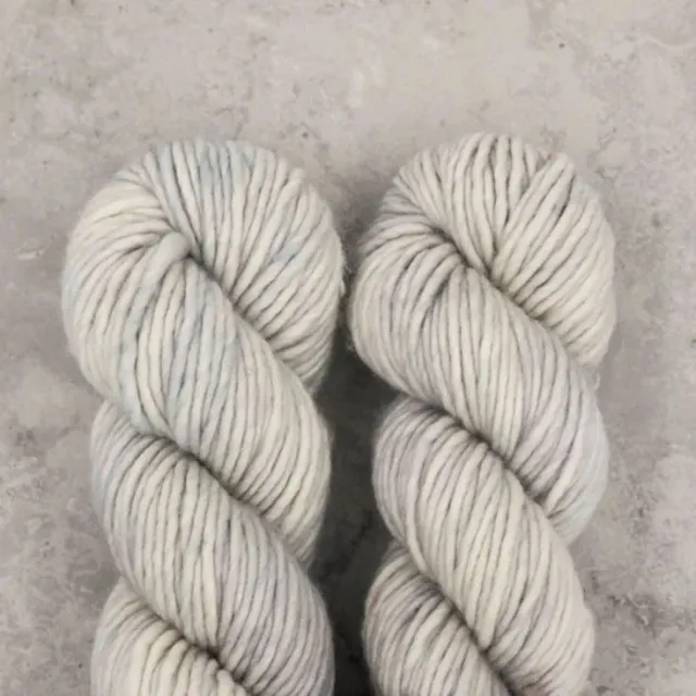 Madelinetosh Biggie Farmhouse White Wolle Chunky