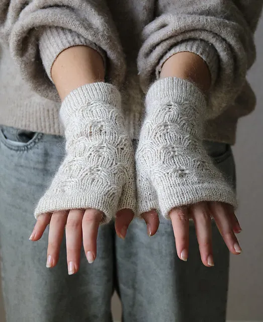 Madelinetosh Underglow Mitts Kit S/M Stulpen-Set Paper