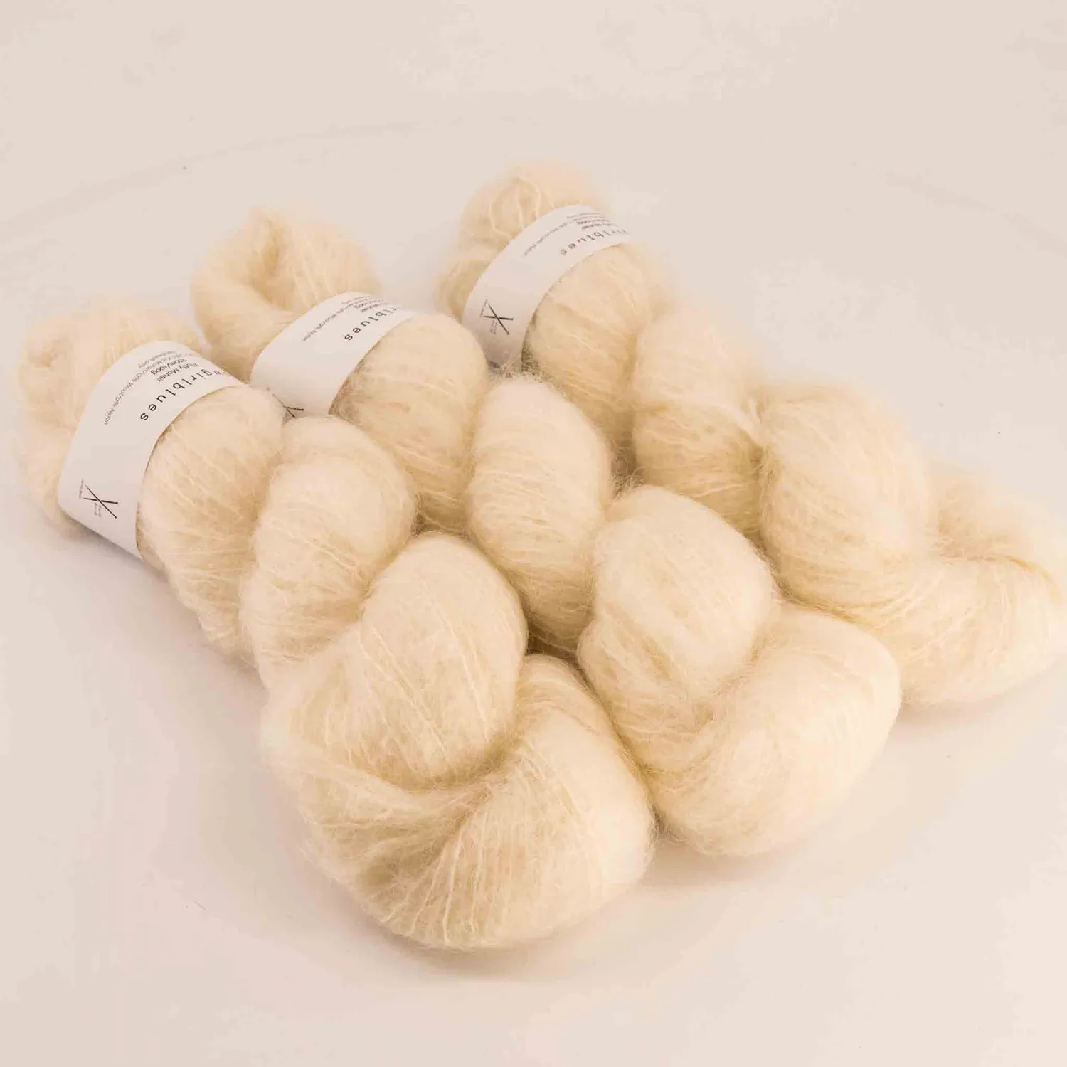 Cowgirlblues Fluffy Natural Mohair Garn natur handgefärbt