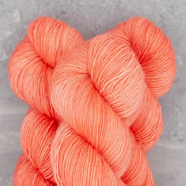 Madelinetosh Twist Light Grapefruit Sockenwolle 384m
