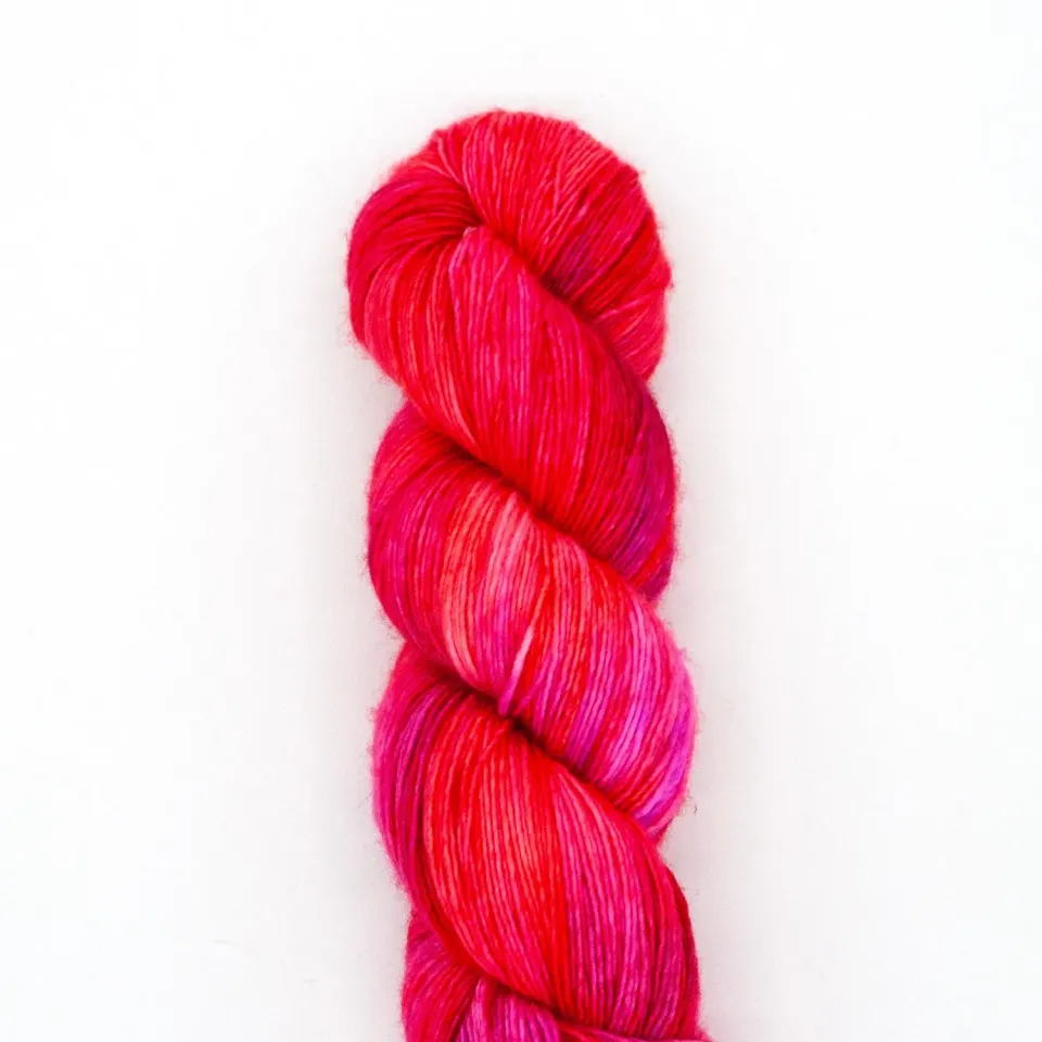 Madelinetosh Tosh Merino Light Plastic Flamingo Wolle Fingering