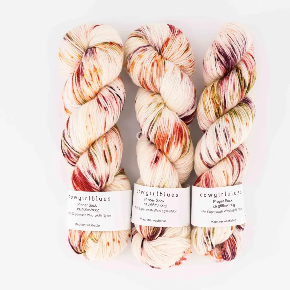 Cowgirlblues Proper Sock Bette Midler Sockenwolle gesprenkelt