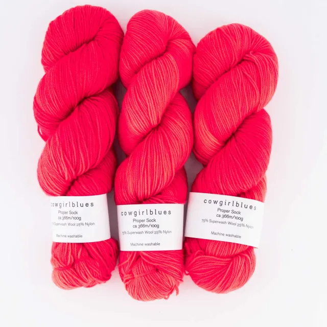Cowgirlblues Proper Sock Sockenwolle 100g Lipstick rot
