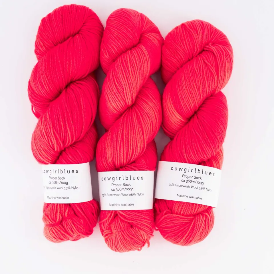 Cowgirlblues Proper Sock Sockenwolle 100g Lipstick rot