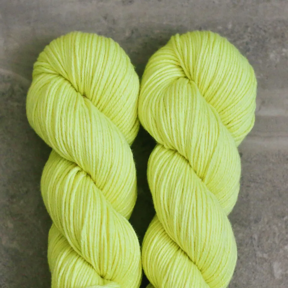 Madelinetosh Tosh Wool Cotton Edison Bulb Garn 100g DK