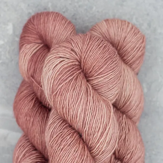 Madelinetosh Tosh Vintage Worsted Wolle Pink Mist Smoke Tree