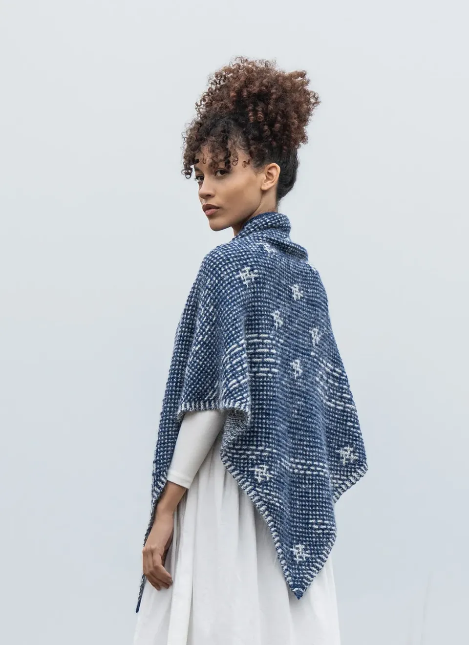 Blue Sky Fibers Classic Series Festive Night Shawl Strickanleitung