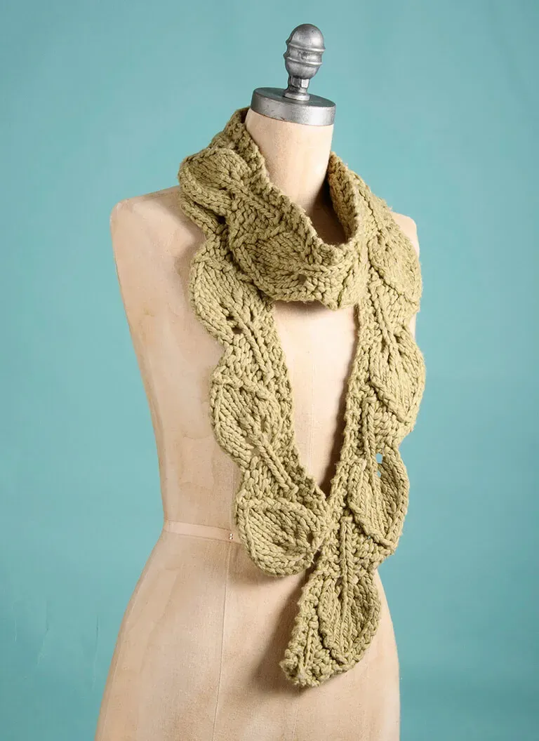 Blue Sky Fibers Leaf Schal Strickanleitung Blattmuster gratis