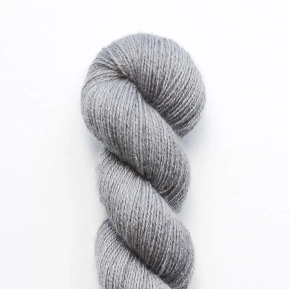 Madelinetosh Tosh Pebble Great Grey Owl Garn 25g Seide