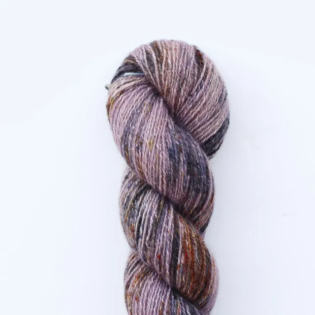 Madelinetosh Tosh Pebble Star Scatter Garn 205m Seide