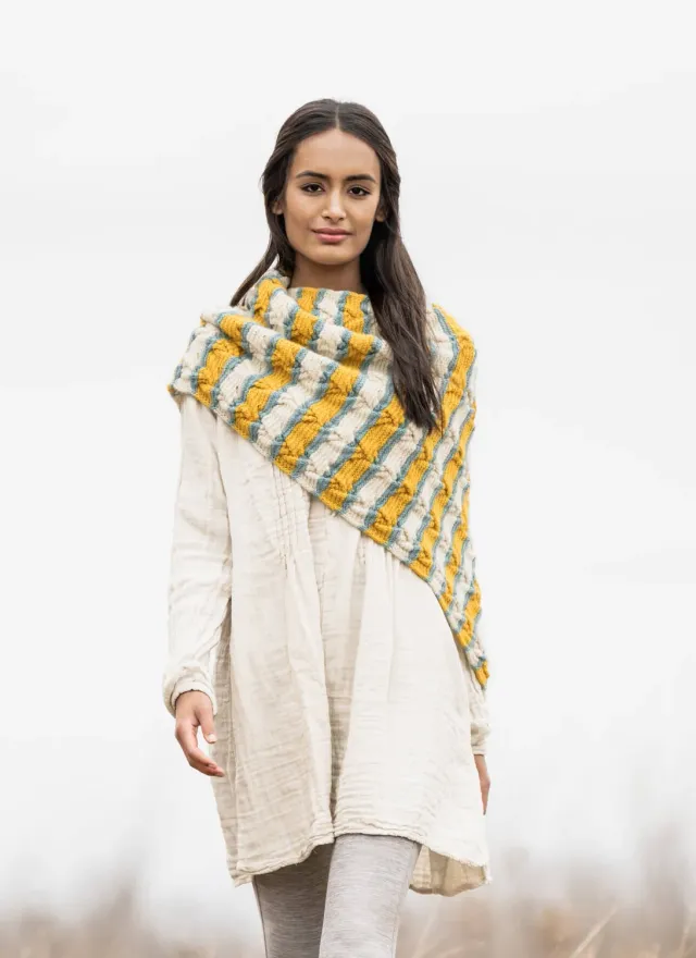 Blue Sky Fibers Classic Oakland Wrap Strickanleitung dreifarbig
