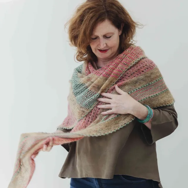Cowgirlblues Joys of Spring Shawl Strickkit Tuch