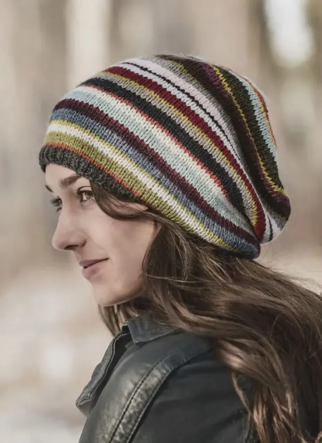 Blue Sky Fibers 21 Color Slouch Mütze Strickanleitung Streifen