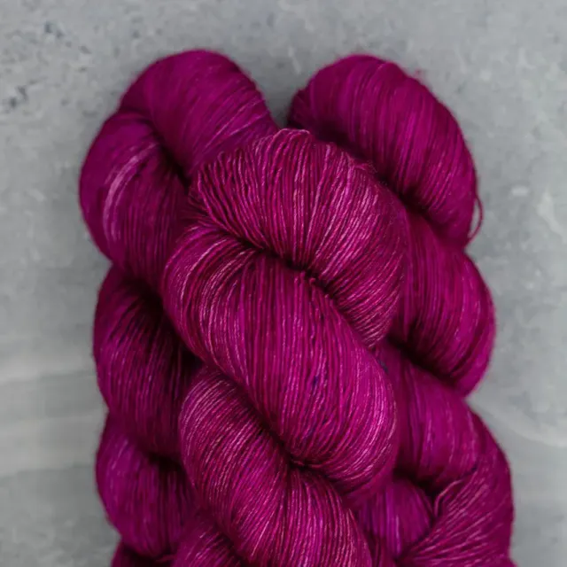 Madelinetosh Twist Light Coquette-Deux Wolle 384m Socken