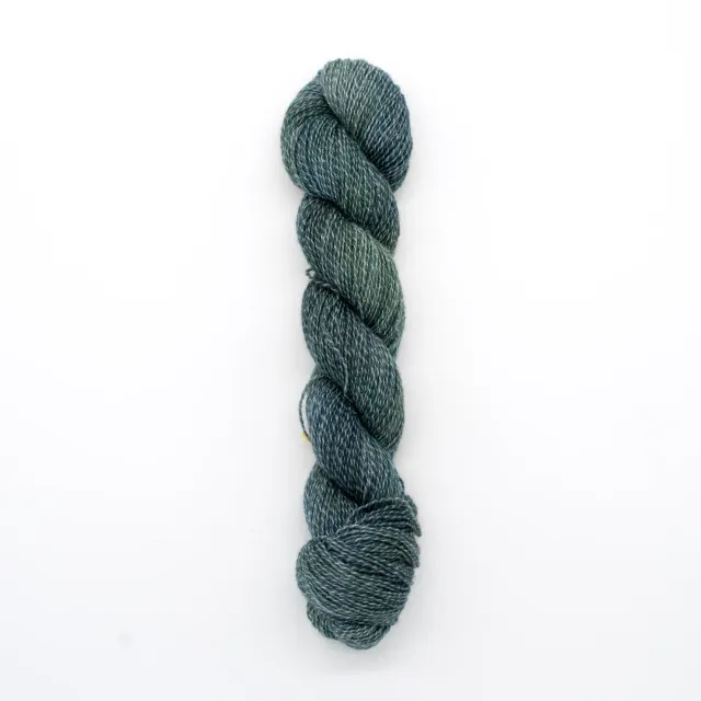 Madelinetosh Tosh Pebble Fir Wreath Garn 205m Seide-Mix