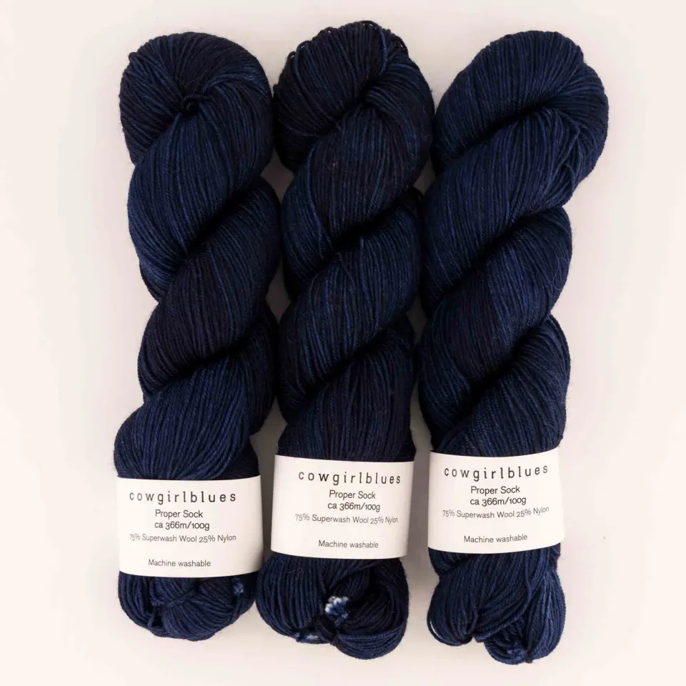Cowgirlblues Proper Sock Indigo Sockenwolle handgefärbt