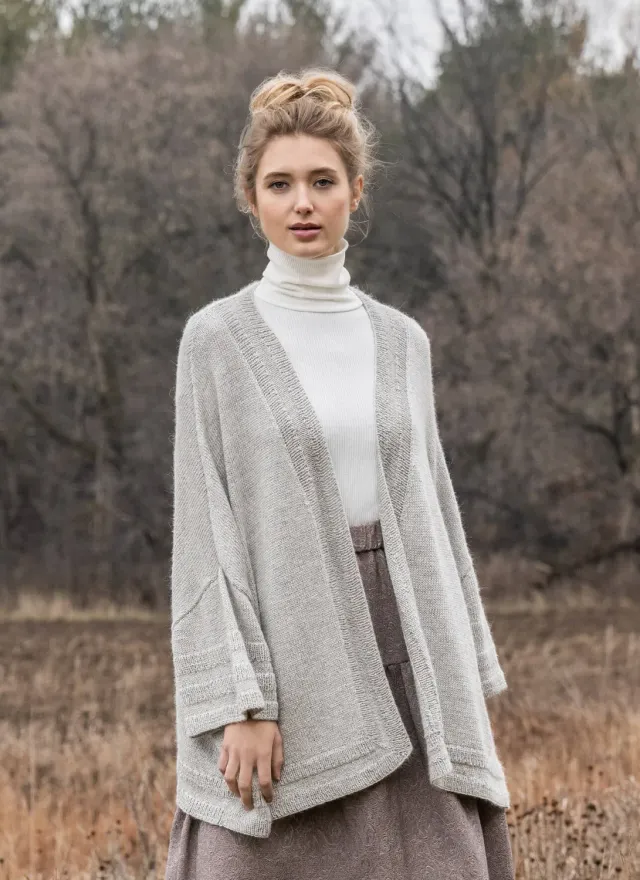 Blue Sky Fibers Celebration Poncho Strickanleitung Metalico Silber