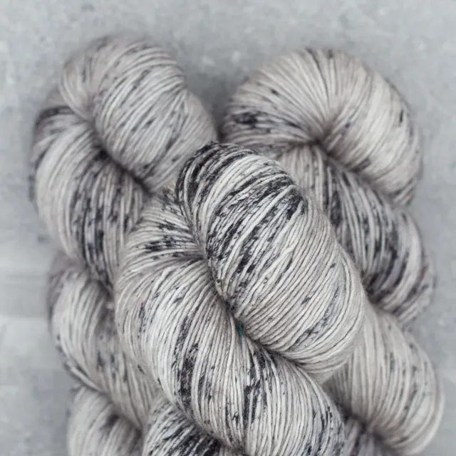 Madelinetosh Twist Light Astrid Grey Sockenwolle 384m