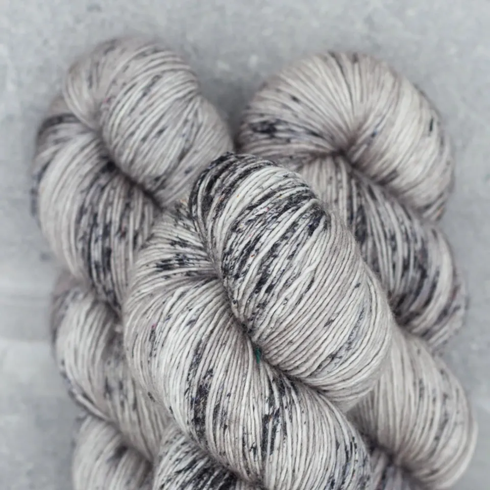 Madelinetosh Tosh Merino Light Astrid Grey Optic Fingeringgarn