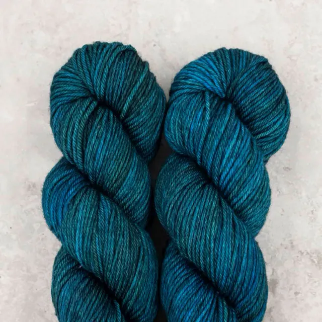 Madelinetosh Tosh DK Wolle Cousteau 4-fädig