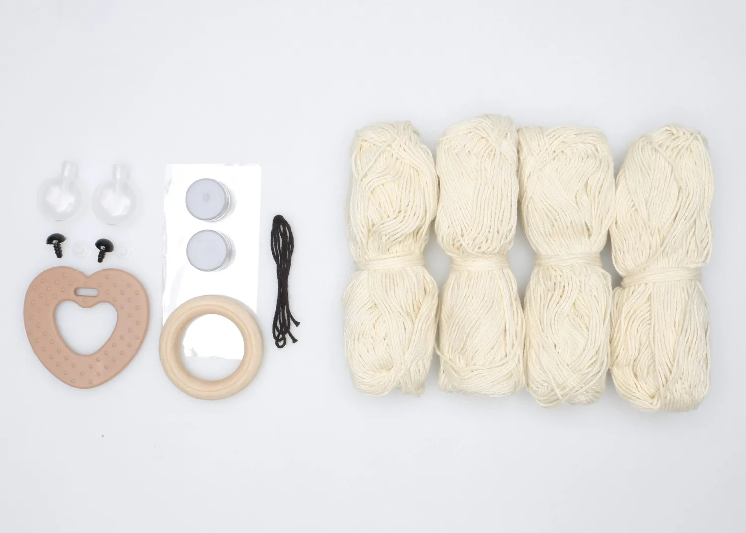 Go Handmade Sensory Teddy Häkelset off-white Rassel