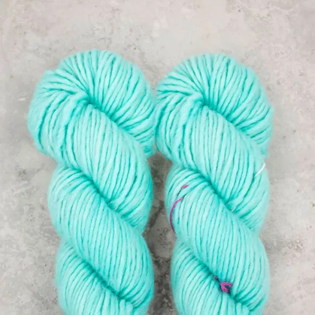 Madelinetosh Biggie Button Jar Blue Wolle Super Bulky