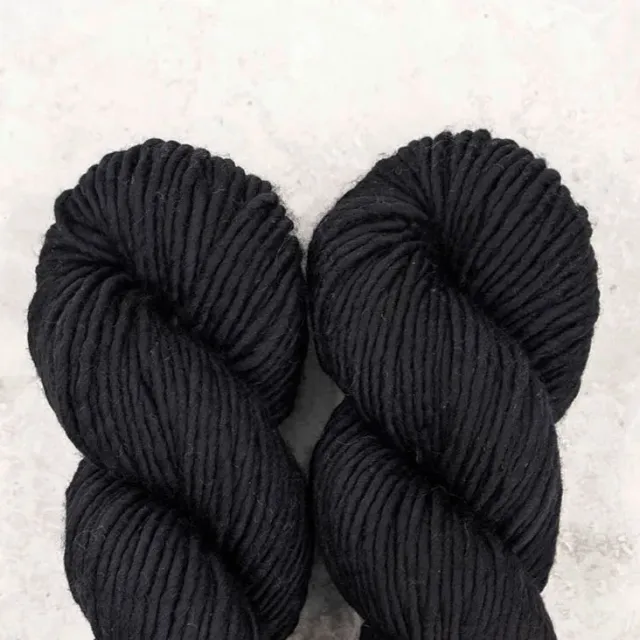 Madelinetosh ASAP Wolle Onyx 1 Strang Super Bulky Merino