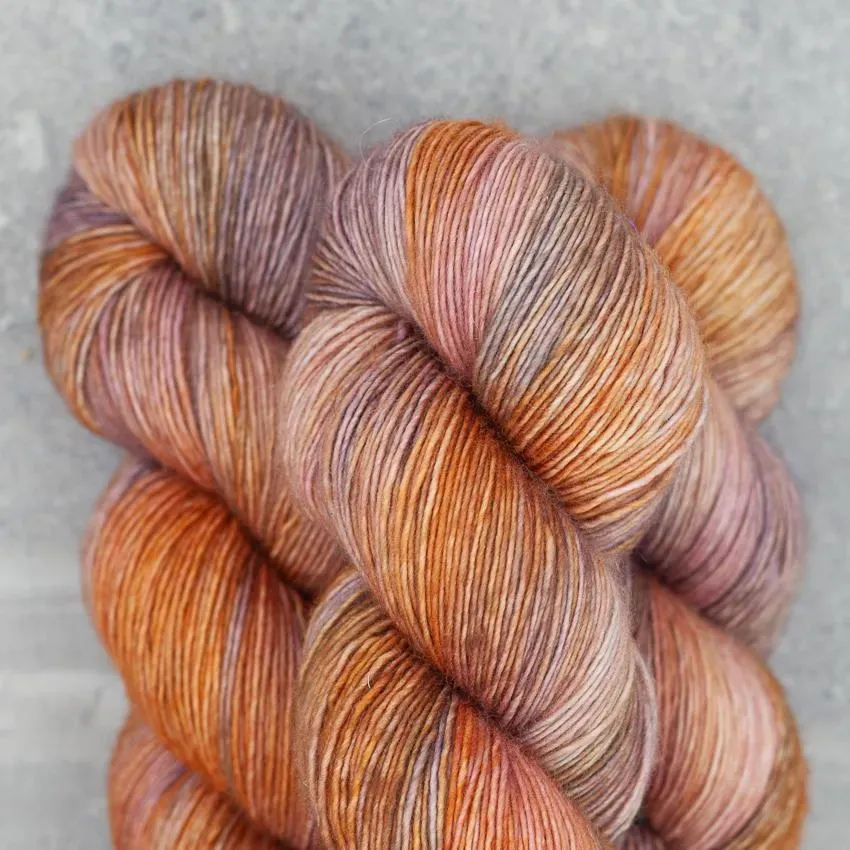 Madelinetosh Biggie Brick Dust Wolle Super Bulky 82 m