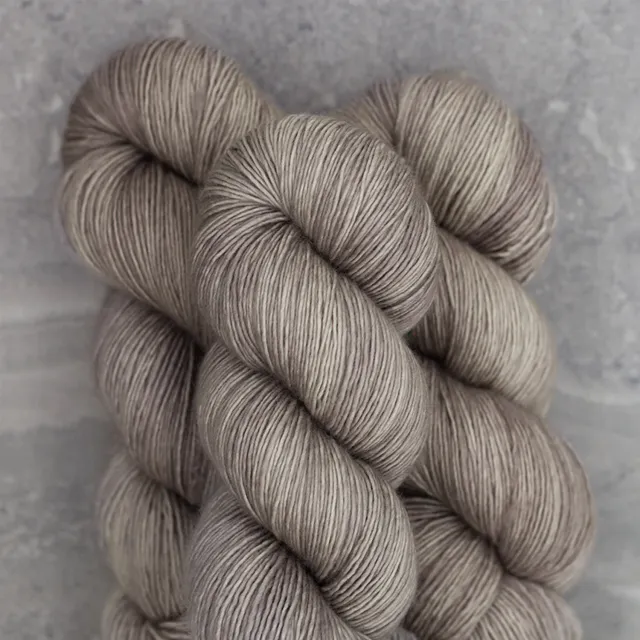Madelinetosh Pashmina Meow Garn Sport 329 m