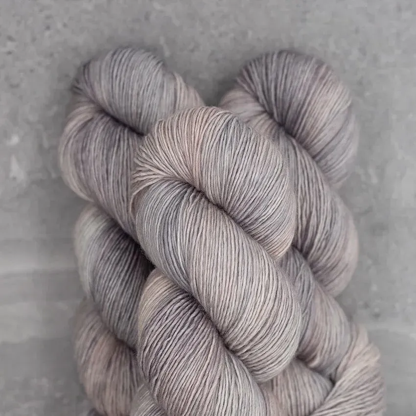 Madelinetosh Woolcycle Sport Wolle Calligraphy 100g upcycled