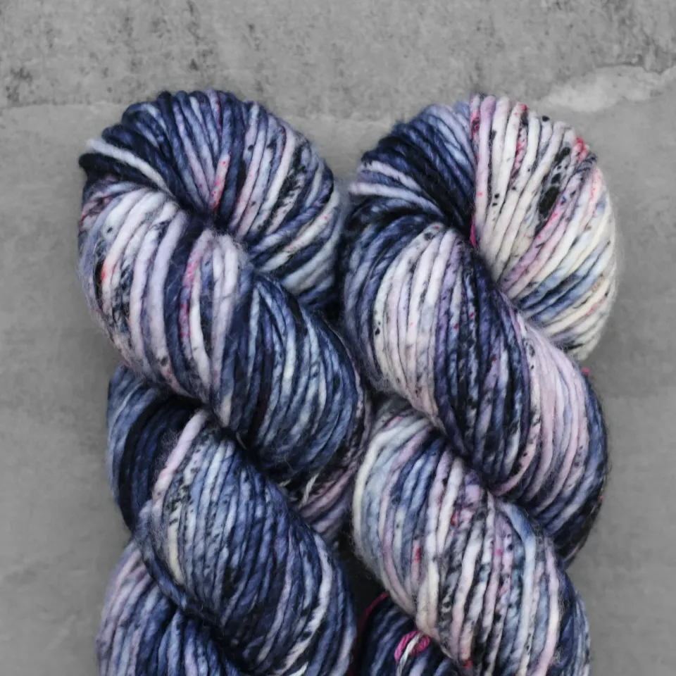 Madelinetosh ASAP Ghost with the Most Bulkywolle 82 m