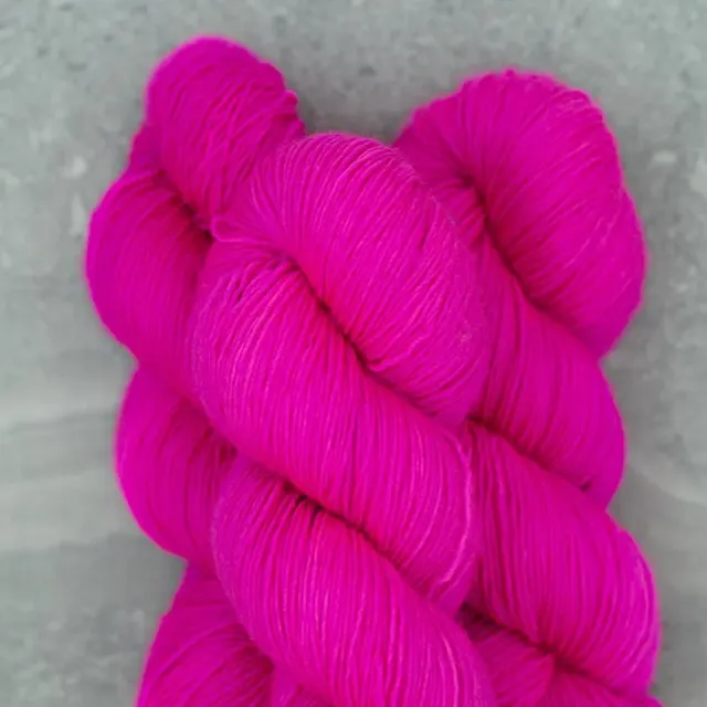 Madelinetosh Pashmina Garn Fluoro Rose Sport mit Seide