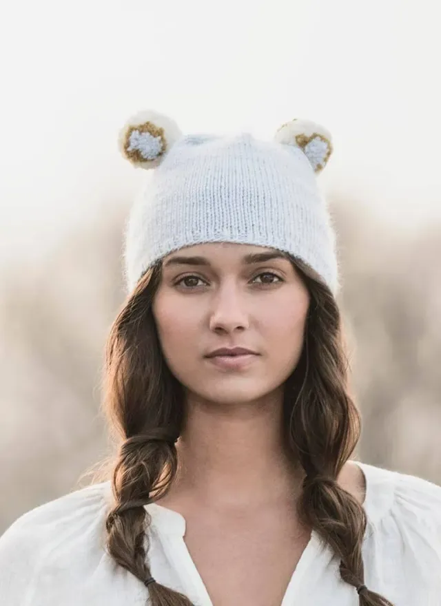 Blue Sky Fibers Two Pom Hat Strickanleitung Suri Merino Bommel