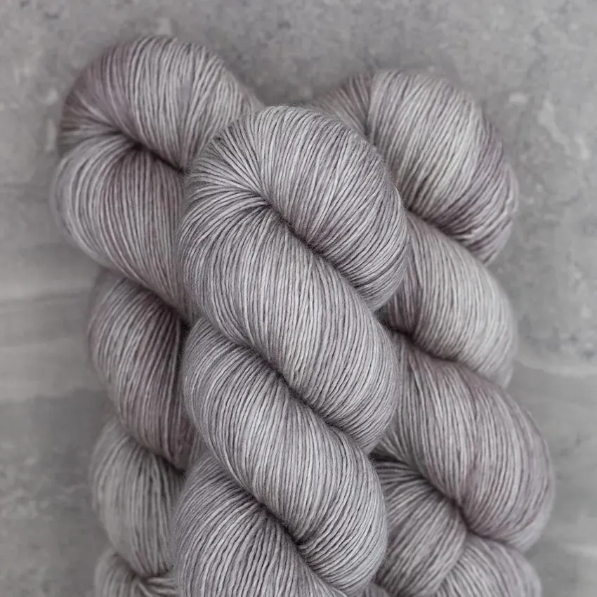 Madelinetosh Tosh Merino Light Astrid Grey Wolle 384m fingering