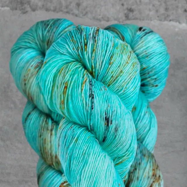 Madelinetosh Farm Twist Strickgarn R:E:D: Rescue Endangered by Design