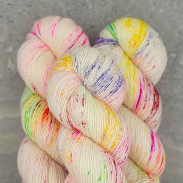 Madelinetosh Twist Light Umbrella Sky Sockenwolle 384m