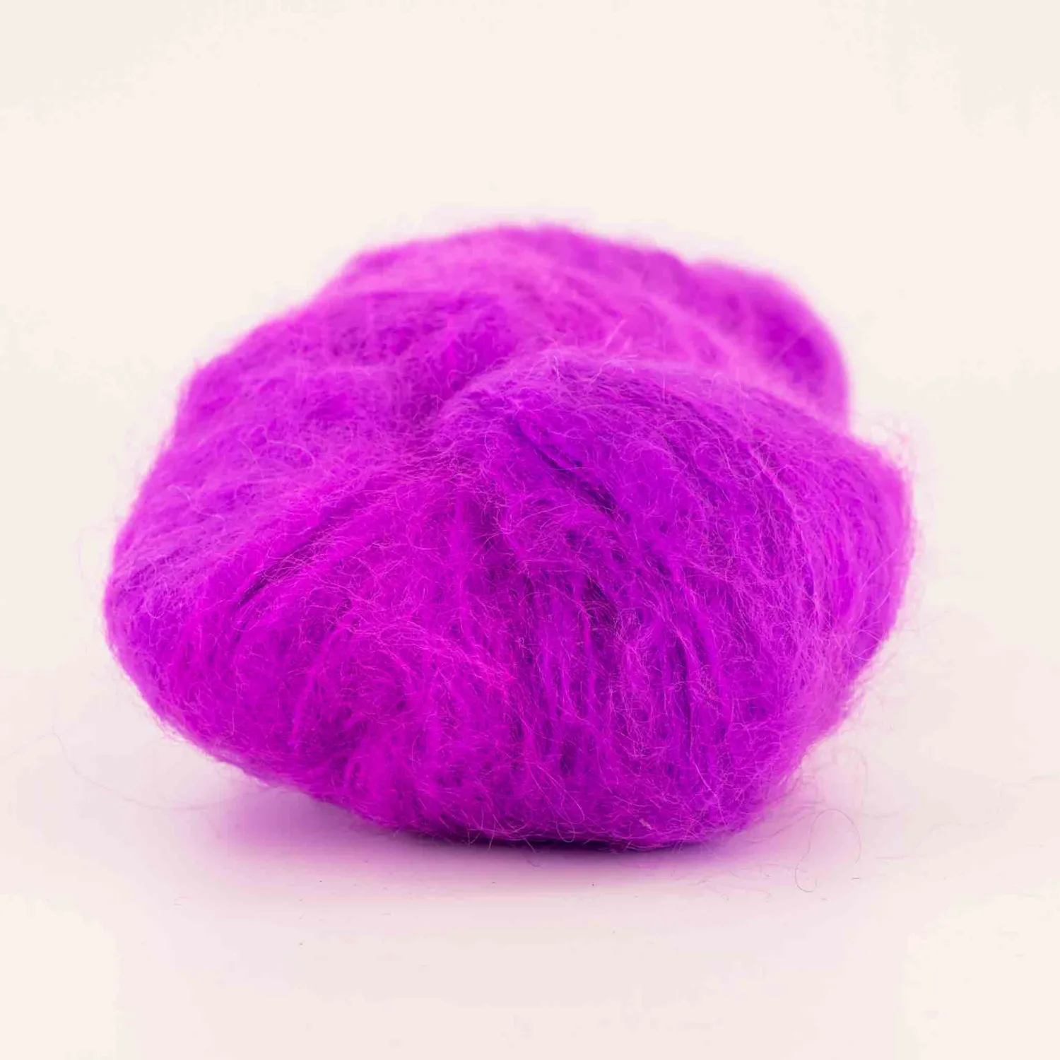 Cowgirlblues Fluffy African Violet Mohairwolle handgefärbt
